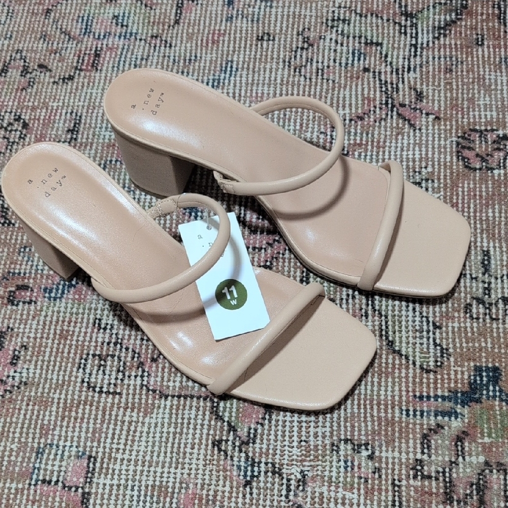 A New Day Tan Heels Modern Block Design, 11 WIDE